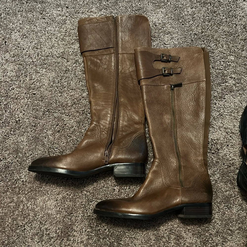 Arturo Chiang Brown Leather women’s boots. Size 8. Hit right below knee